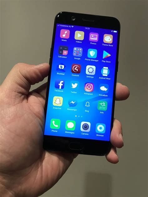Oppo R11 smartphone review .